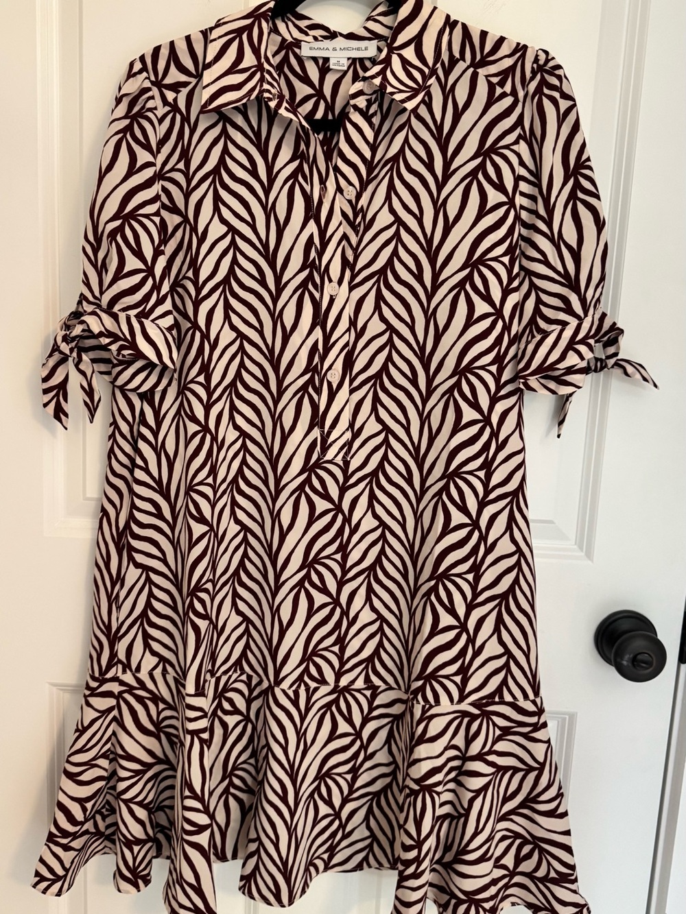 Emma & Michele Leaf Print Shirt Dress M Burgundy Cream Tie Sleeve Ruffle Hem